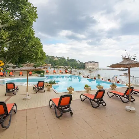 Marina Hotel, Sunny Day Hotel Warna