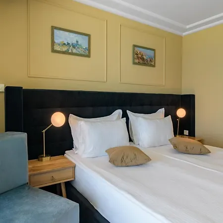 Marina Hotel, Sunny Day Hotel