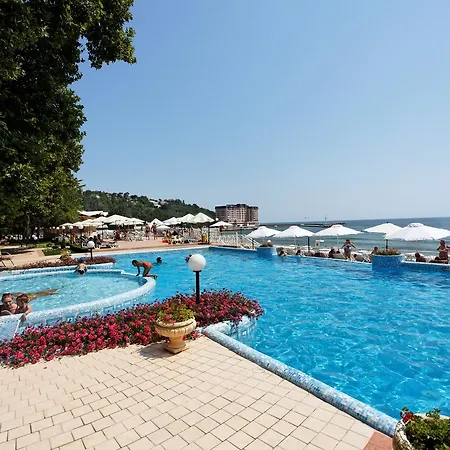 Marina Hotel, Sunny Day Hotel Warna