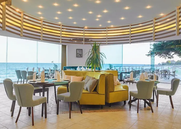 Hotel Marina Hotel, Sunny Day Warna