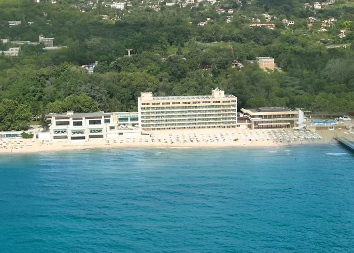 Marina Hotel, Sunny Day 4* Warna