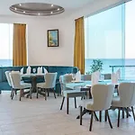 Marina Hotel, Sunny Day فارنا