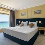 Marina Hotel, Sunny Day فارنا