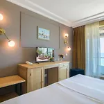 Marina Hotel, Sunny Day فندق فارنا