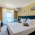 فندق Marina Hotel, Sunny Day