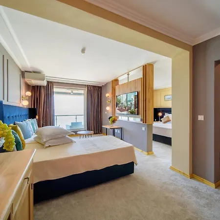 Szálloda Marina Hotel, Sunny Day