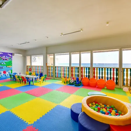 Hotel Marina Hotel, Sunny Day Warna