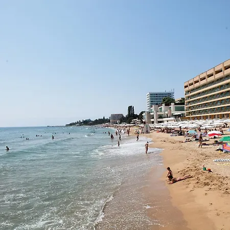 Szálloda Marina Hotel, Sunny Day