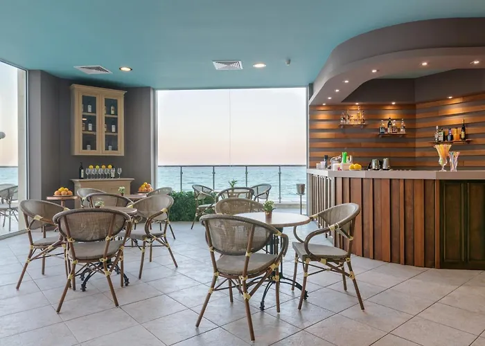 Hotel Marina Hotel, Sunny Day