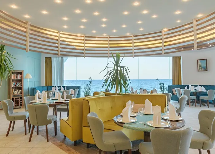 Hotel Marina Hotel, Sunny Day