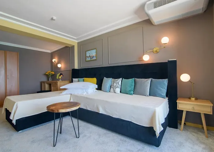 Marina Hotel, Sunny Day Hotel