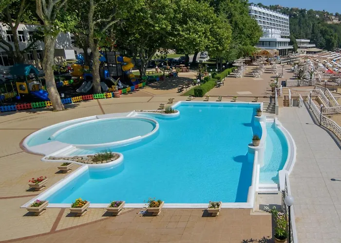 Marina Hotel, Sunny Day Hotel